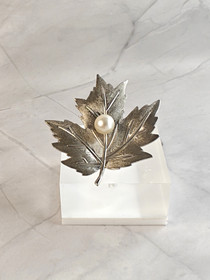 Vintage silver brooch with pearl