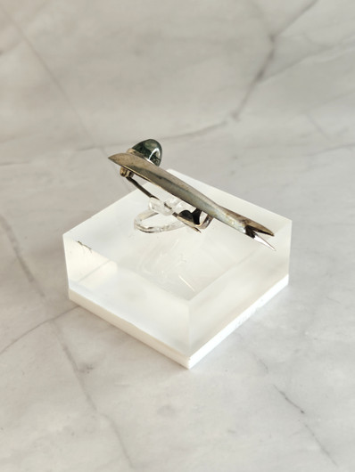 Vintage silver brooch with quartz