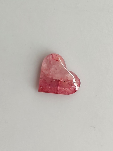 Luonnon safiiri 0,86ct väri käsitelty