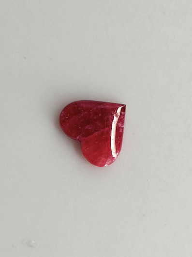 Luonnon safiiri 0,83ct väri käsitelty