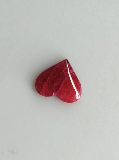 Luonnon safiiri 0,83ct väri käsitelty