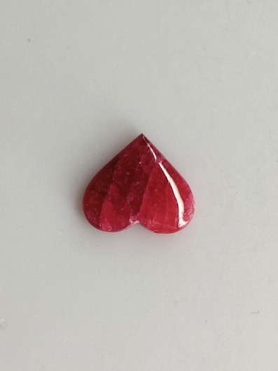 Luonnon safiiri 0,83ct väri käsitelty