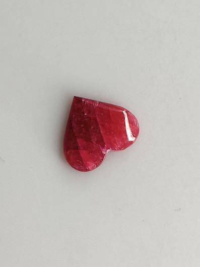Luonnon safiiri 0,83ct väri käsitelty