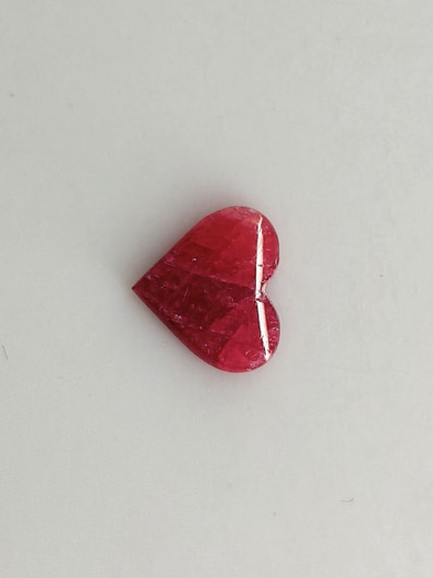 Luonnon safiiri 0,83ct väri käsitelty