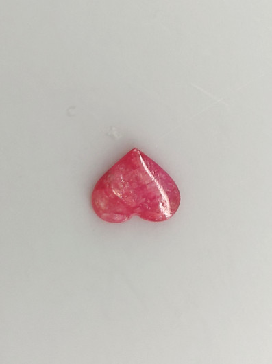 Luonnon safiiri 0,51ct väri käsitelty