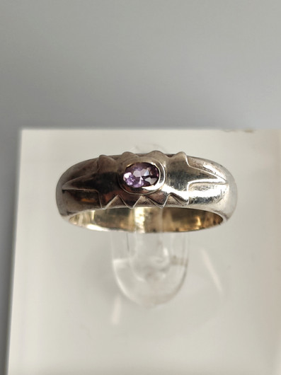 Vintage kotimainen hopeasormus ametisti jalokivellä (koko:17-17,5mm 53-55 EU)