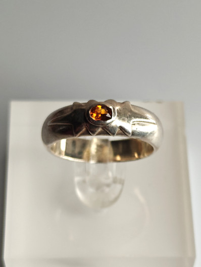 Vintage kotimainen hopeasormus granaatilla (koko:17,5mm 55 EU)