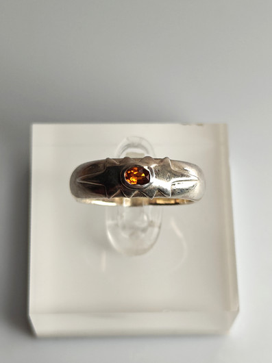Vintage kotimainen hopeasormus granaatilla (koko:17,5mm 55 EU)