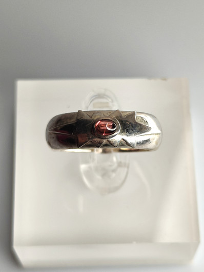 Vintage kotimainen hopeasormus granaatti jalokivellä (koko:18,5mm 58 EU)