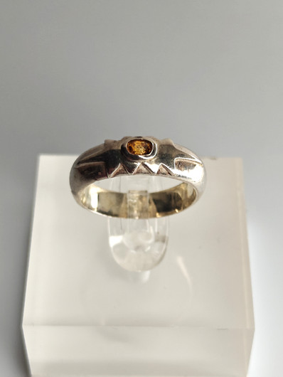 Vintage kotimainen hopeasormus citriini jalokivellä (koko:18mm 56-57 EU)