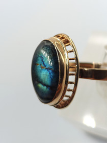 Vintage gold ring with labradorite