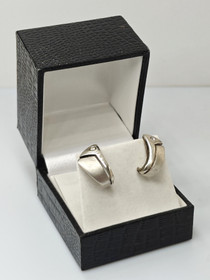 Vintage hopeiset korvakorut kivellä