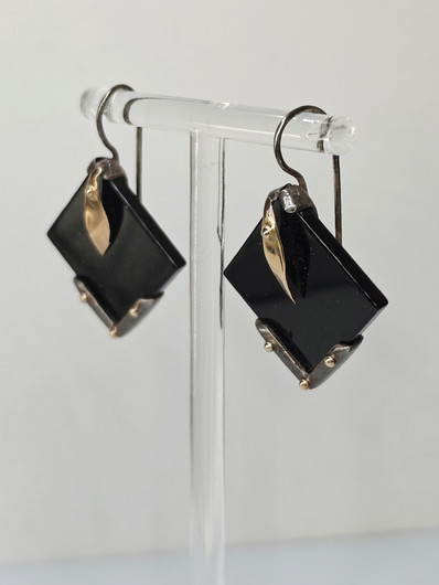 Vintage silver earrings with hematite