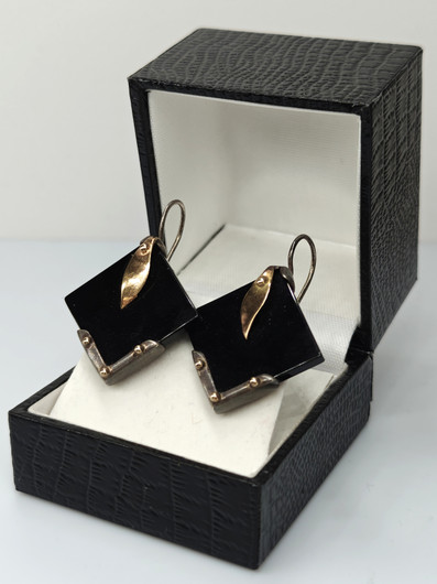 Vintage silver earrings with hematite