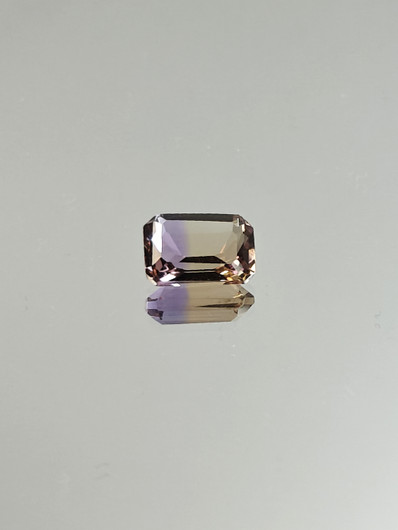 Ametriini monisävyinen 3.3 ct, smaragdi
