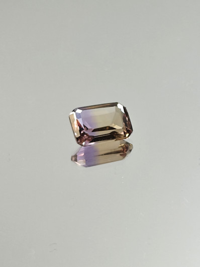 Ametriini monisävyinen 3.3 ct, smaragdi
