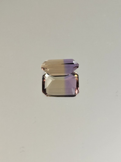 Ametriini monisävyinen 3.3 ct, smaragdi