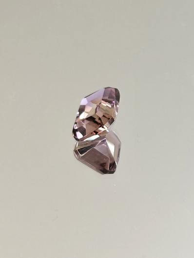 Ametriini monisävyinen 3.3 ct, smaragdi