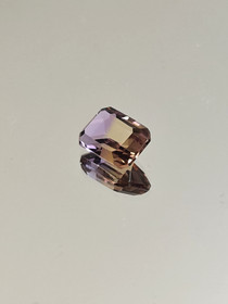 Ametrine multicolour 3.3 ct, emerald
