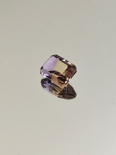 Ametriini monisävyinen 3.3 ct, smaragdi