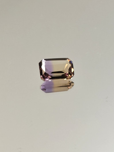 Ametriini monisävyinen 3.3 ct, smaragdi