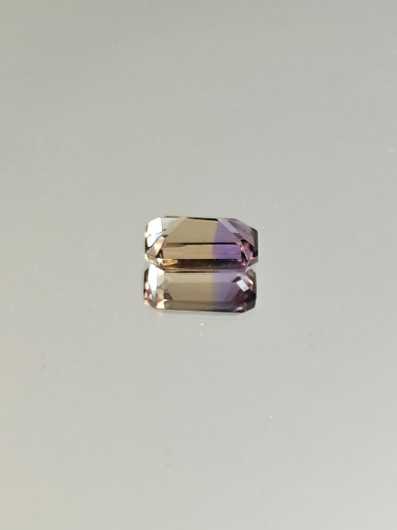 Ametriini monisävyinen 3.3 ct, smaragdi