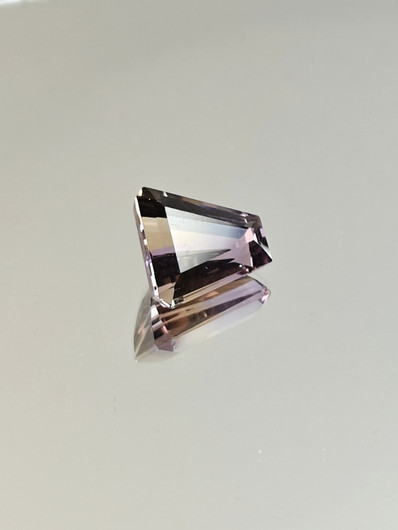Ametriini monisävyinen 9.8 ct, fancy