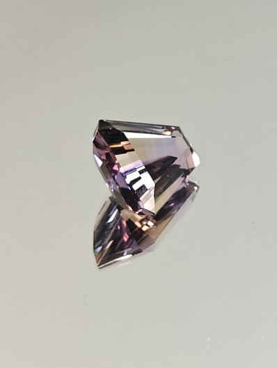 Ametriini monisävyinen 9.8 ct, fancy
