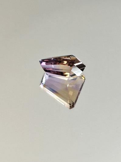Ametriini monisävyinen 9.8 ct, fancy