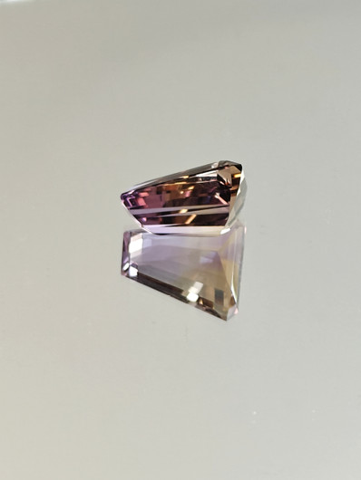 Ametriini monisävyinen 9.8 ct, fancy