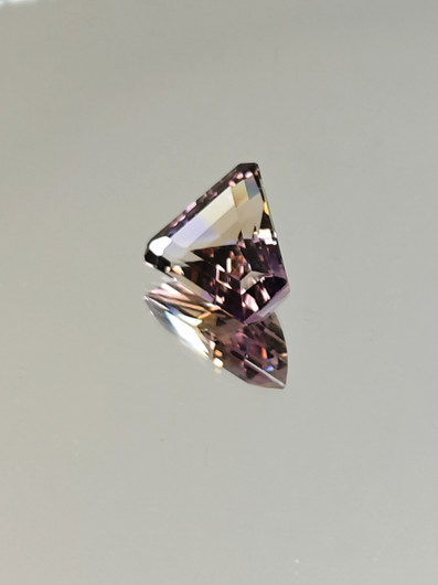 Ametriini monisävyinen 9.8 ct, fancy