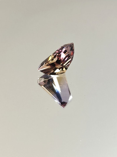 Ametriini monisävyinen 9.8 ct, fancy