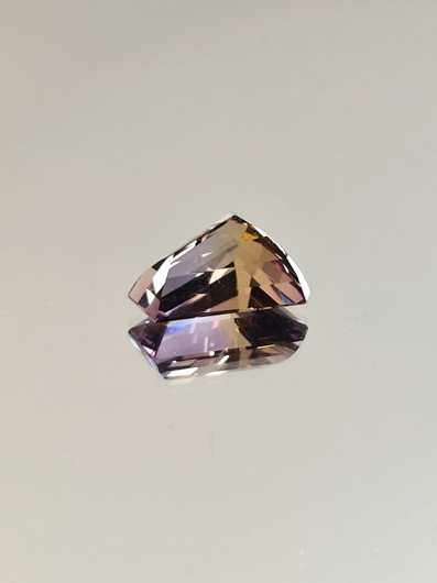 Ametriini monisävyinen 9.8 ct, fancy