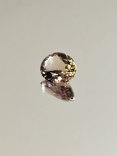 Ametriini monisävyinen 5.3 ct, ovaali