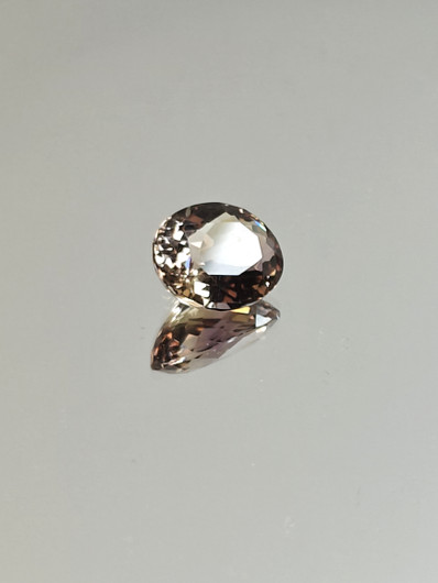 Ametriini monisävyinen 5.3 ct, ovaali