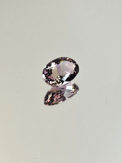 Ametriini monisävyinen 5.7 ct, ovaali