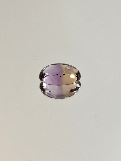 Ametriini monisävyinen 5.7 ct, ovaali