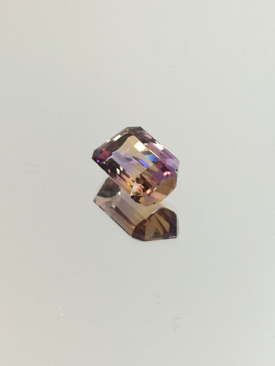 Ametrine multicolour 5.9 ct, emerald