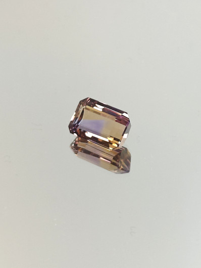 Ametrine multicolour 5.9 ct, emerald