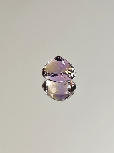 Ametriini monisävyinen 4.4 ct, ovaali