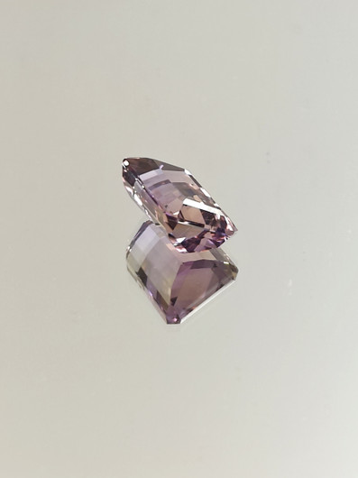 Ametrine multicolour 6.7 ct, emerald