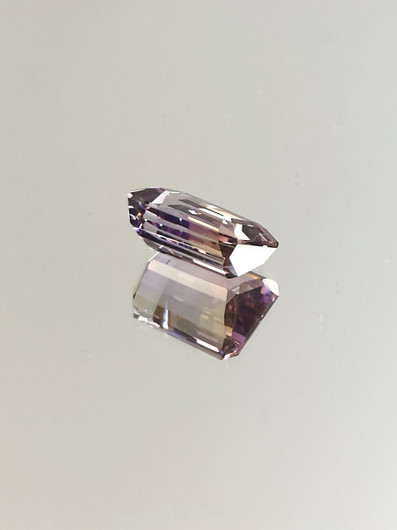 Ametrine multicolour 6.7 ct, emerald