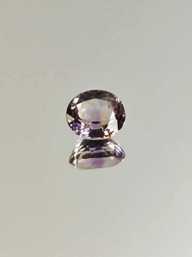 Ametriini monisävyinen 4.7 ct, ovaali