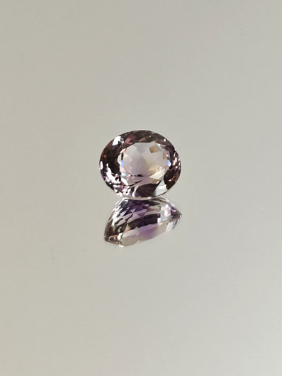Ametriini monisävyinen 4.7 ct, ovaali