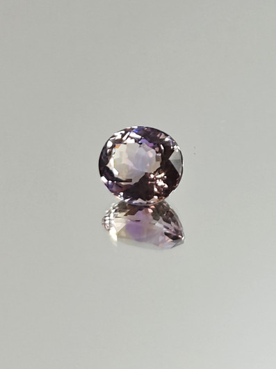 Ametriini monisävyinen 4.7 ct, ovaali