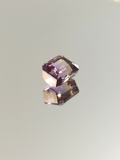 Ametriini monisävyinen 8.3 ct, smaragdi hionta