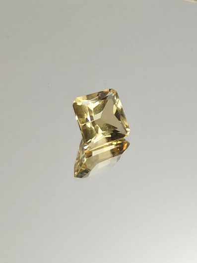 Citriini 5.9 ct, smaragdi hionta