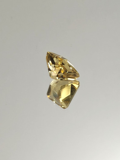 Citriini 5.9 ct, smaragdi hionta
