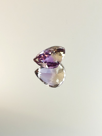 Ametriini monisävyinen 6,1 ct, pisara