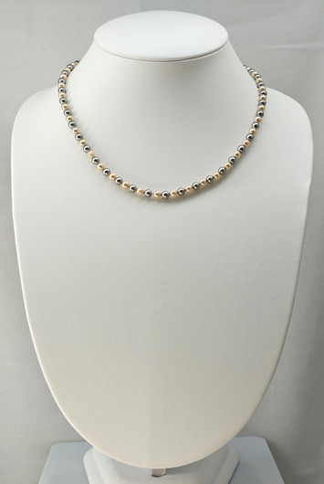 Vintage beautiful natural pearl necklace